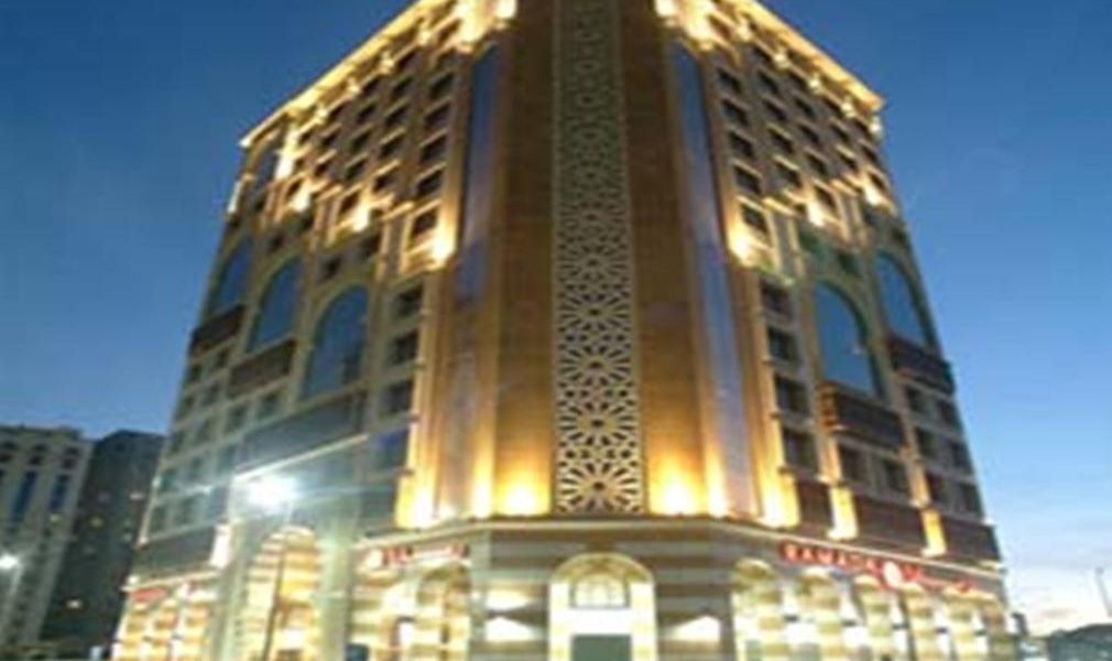 Luxury hotels in Medina with halal food options