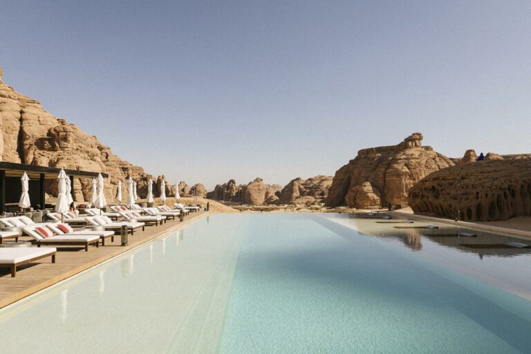 Luxury desert resorts in Arabia with unique experiences