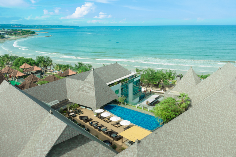 Inexpensive hotels near Kuta beach with airport shuttle